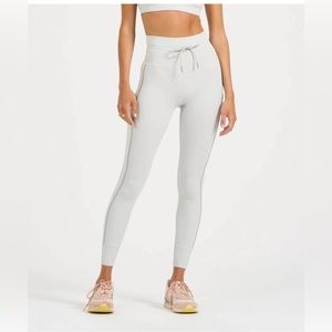 Vuori Women's Soft Gray High-Waisted Leggings